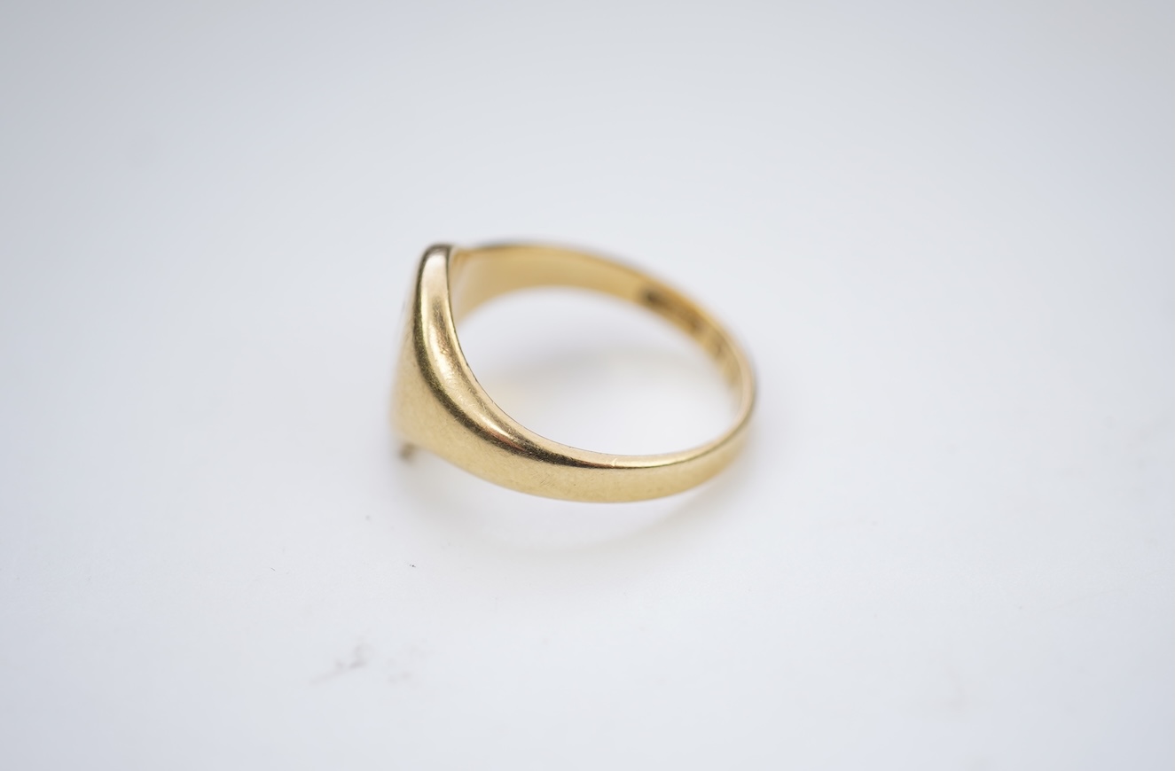 An 18ct gold signet ring, circa 1929